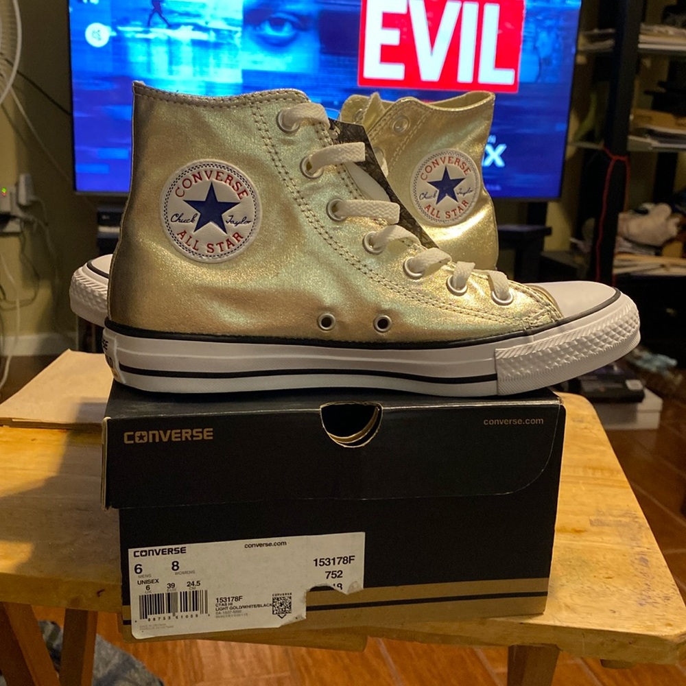 Converse HIGHTOPS LIGHT GOLD MENS 6/ WOMENS 8